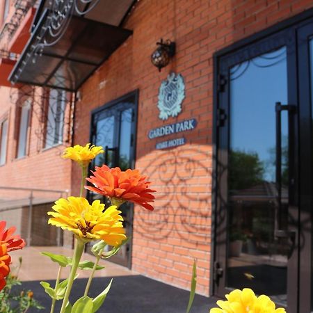 Garden Park Hotel Pawlodar Exterior foto